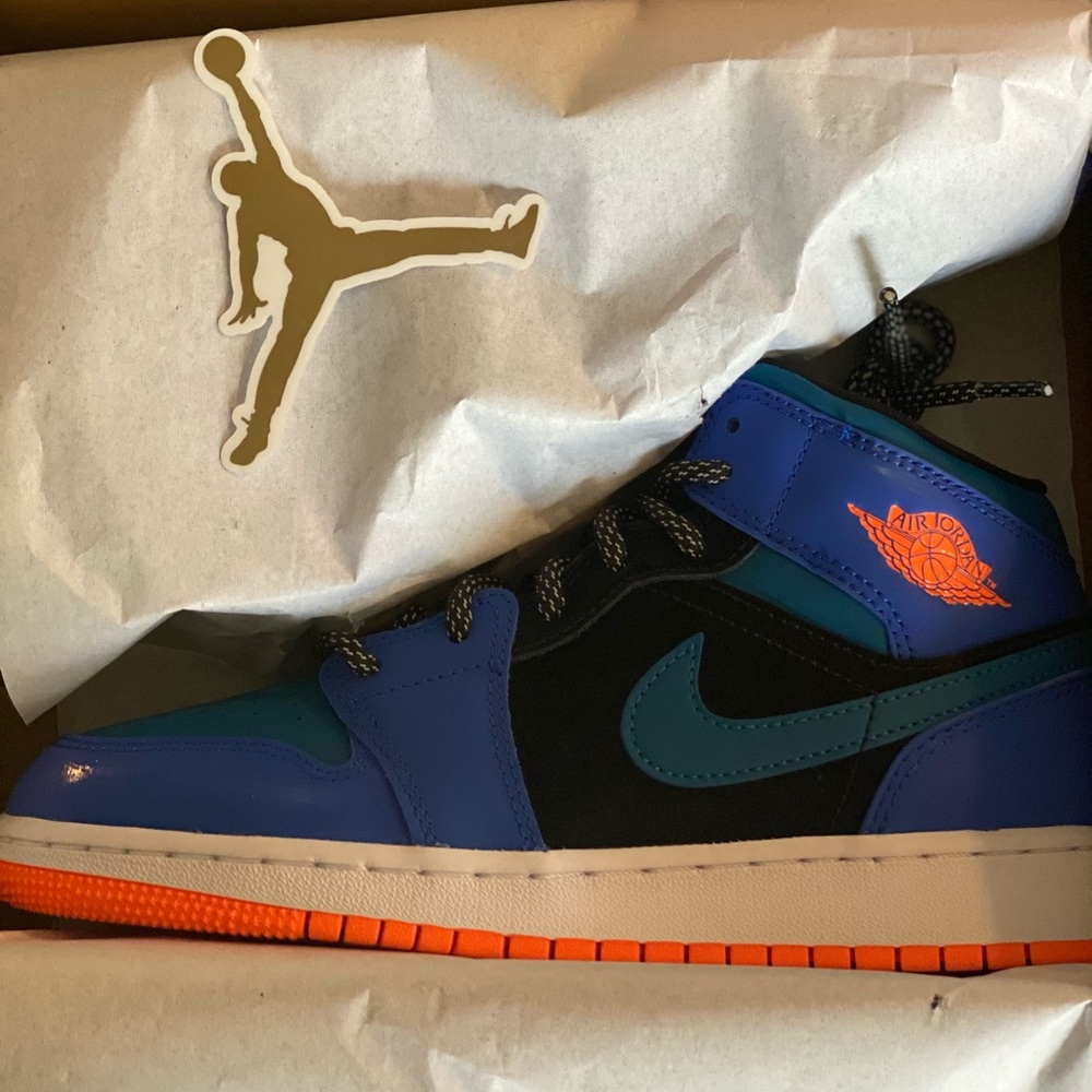Jordan 1 Mids “Racer Blue/Green Abyss”